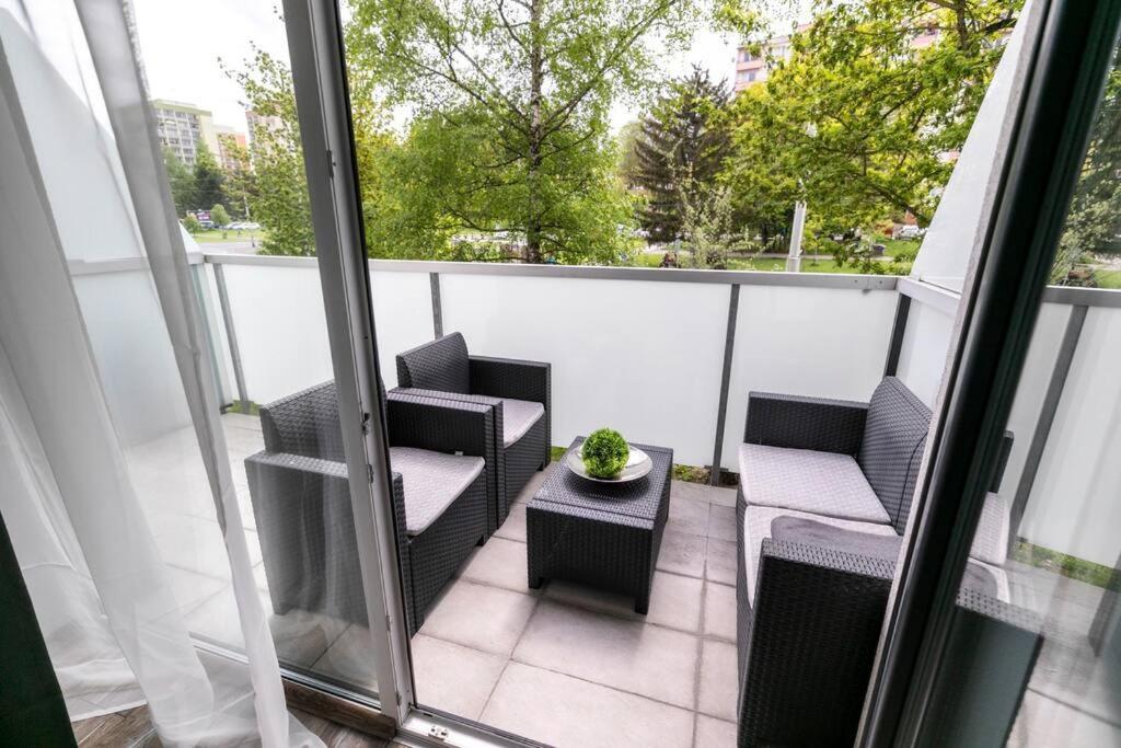 Alure Residences 1 & 24H Self Check-In, Free Parking In Front Of The Apartment Building, New Building, Terrace, Cafe With Breakfast In The Apartment Building, Next To The Aqua Park Μπάνσκα Μπίστριτσα Εξωτερικό φωτογραφία