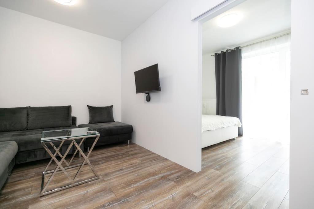 Alure Residences 1 & 24H Self Check-In, Free Parking In Front Of The Apartment Building, New Building, Terrace, Cafe With Breakfast In The Apartment Building, Next To The Aqua Park Μπάνσκα Μπίστριτσα Εξωτερικό φωτογραφία