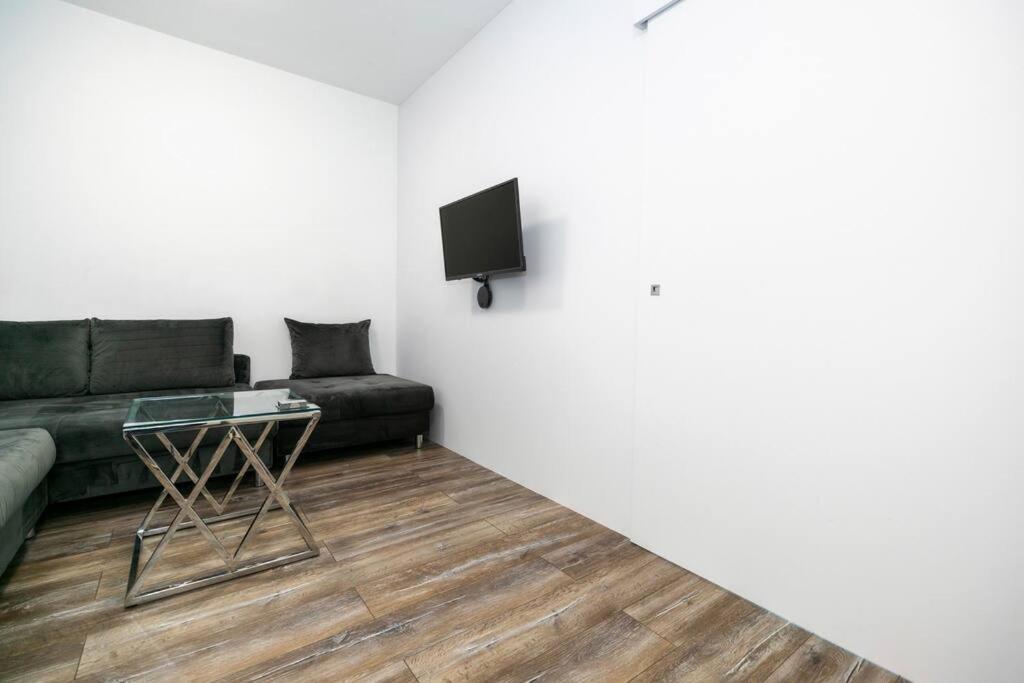 Alure Residences 1 & 24H Self Check-In, Free Parking In Front Of The Apartment Building, New Building, Terrace, Cafe With Breakfast In The Apartment Building, Next To The Aqua Park Μπάνσκα Μπίστριτσα Εξωτερικό φωτογραφία