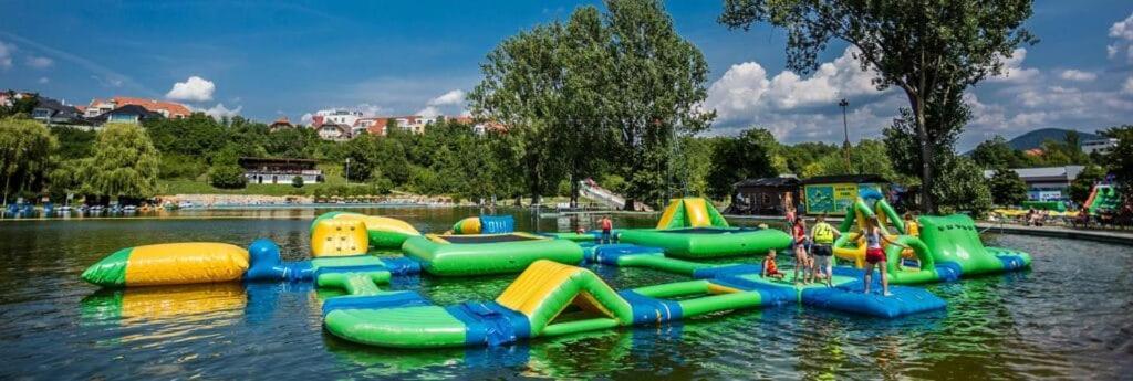 Alure Residences 1 & 24H Self Check-In, Free Parking In Front Of The Apartment Building, New Building, Terrace, Cafe With Breakfast In The Apartment Building, Next To The Aqua Park Μπάνσκα Μπίστριτσα Εξωτερικό φωτογραφία