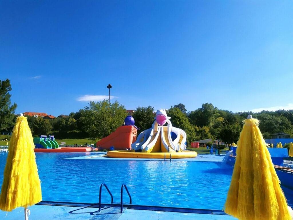 Alure Residences 1 & 24H Self Check-In, Free Parking In Front Of The Apartment Building, New Building, Terrace, Cafe With Breakfast In The Apartment Building, Next To The Aqua Park Μπάνσκα Μπίστριτσα Εξωτερικό φωτογραφία