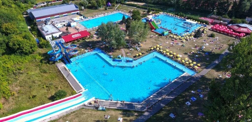 Alure Residences 1 & 24H Self Check-In, Free Parking In Front Of The Apartment Building, New Building, Terrace, Cafe With Breakfast In The Apartment Building, Next To The Aqua Park Μπάνσκα Μπίστριτσα Εξωτερικό φωτογραφία